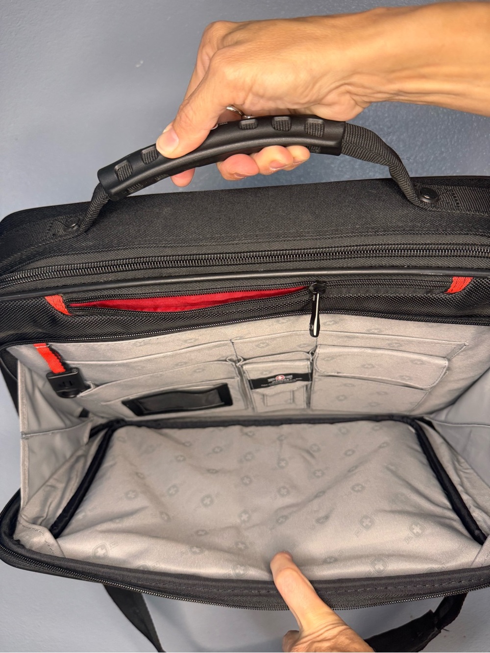 SwissGear Black and Red Professional Laptop Briefcase - Picture 3 of 8